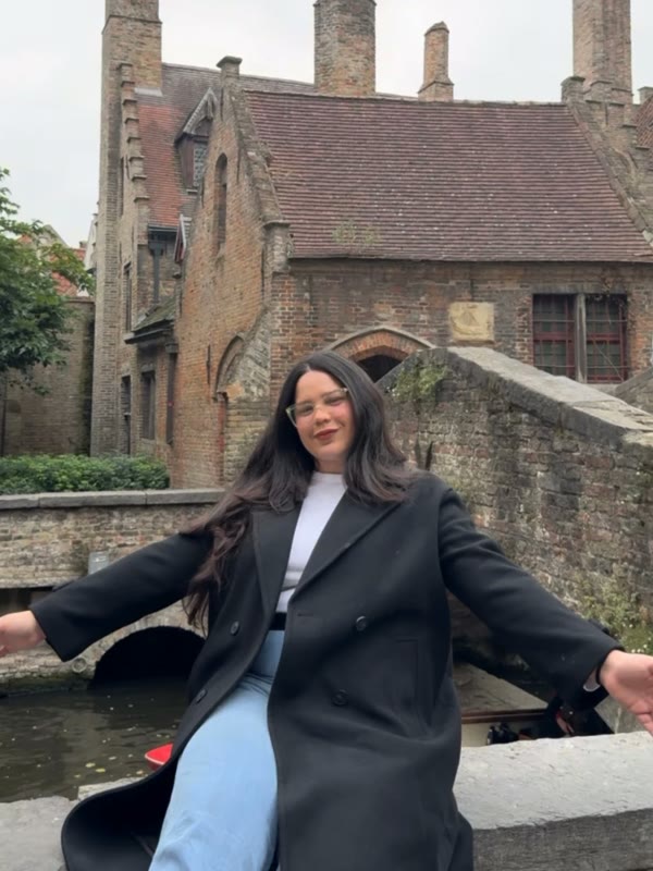 Ray junto a un canal de Brujas